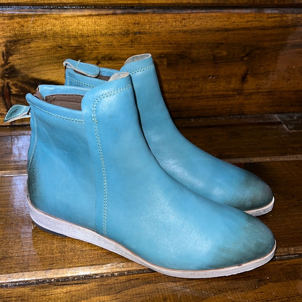NWOT Gee Wawa‎ Anthropologie Turquoise Leather Ankle Boots- 7
